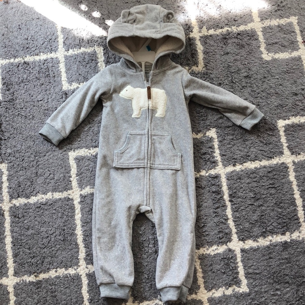 NWOT Carter’s polar bear 🐻 baby onsie 18M